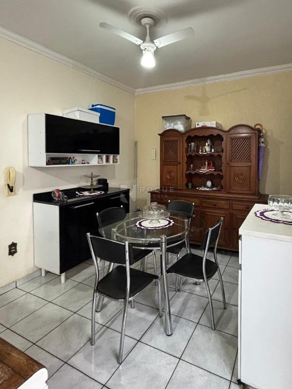 Casa com salão à venda no bairro Vila Piza: Copa