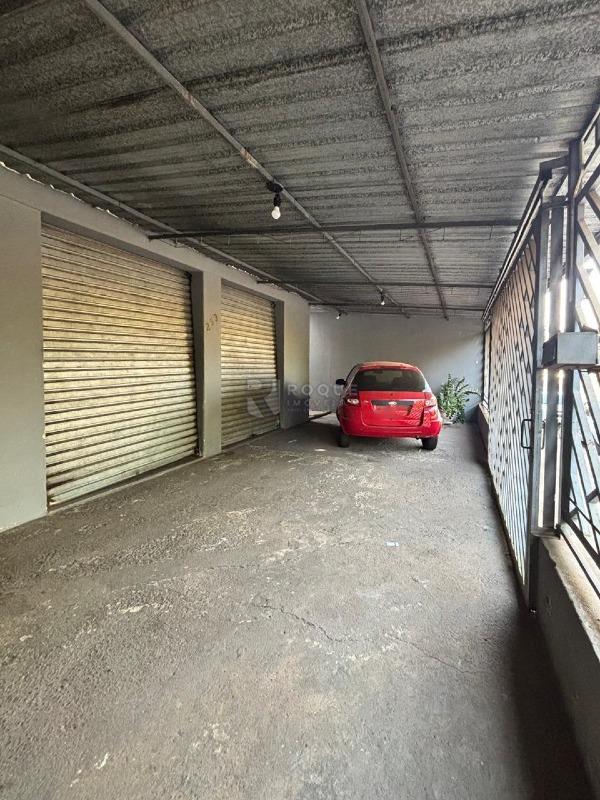 Casa com salão à venda no bairro Vila Piza: Garagem