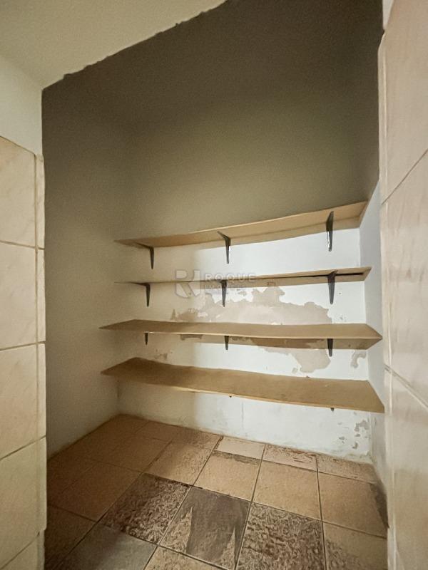 Casa com salão à venda no bairro Vila Piza: Despensa Salão