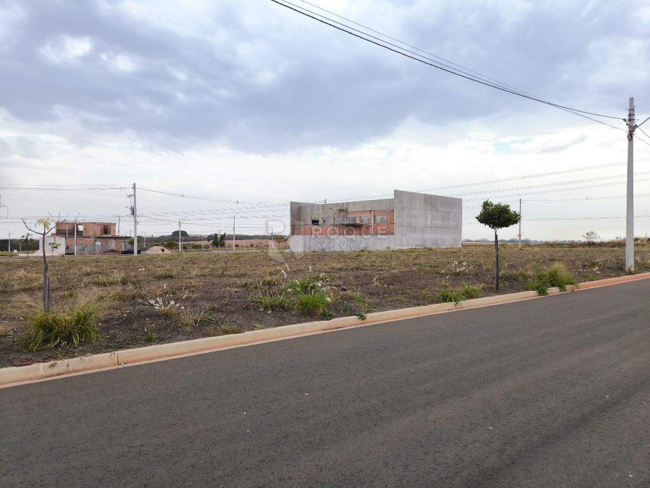 Terreno à venda no bairro Residencial Colinas do Engenho II: 