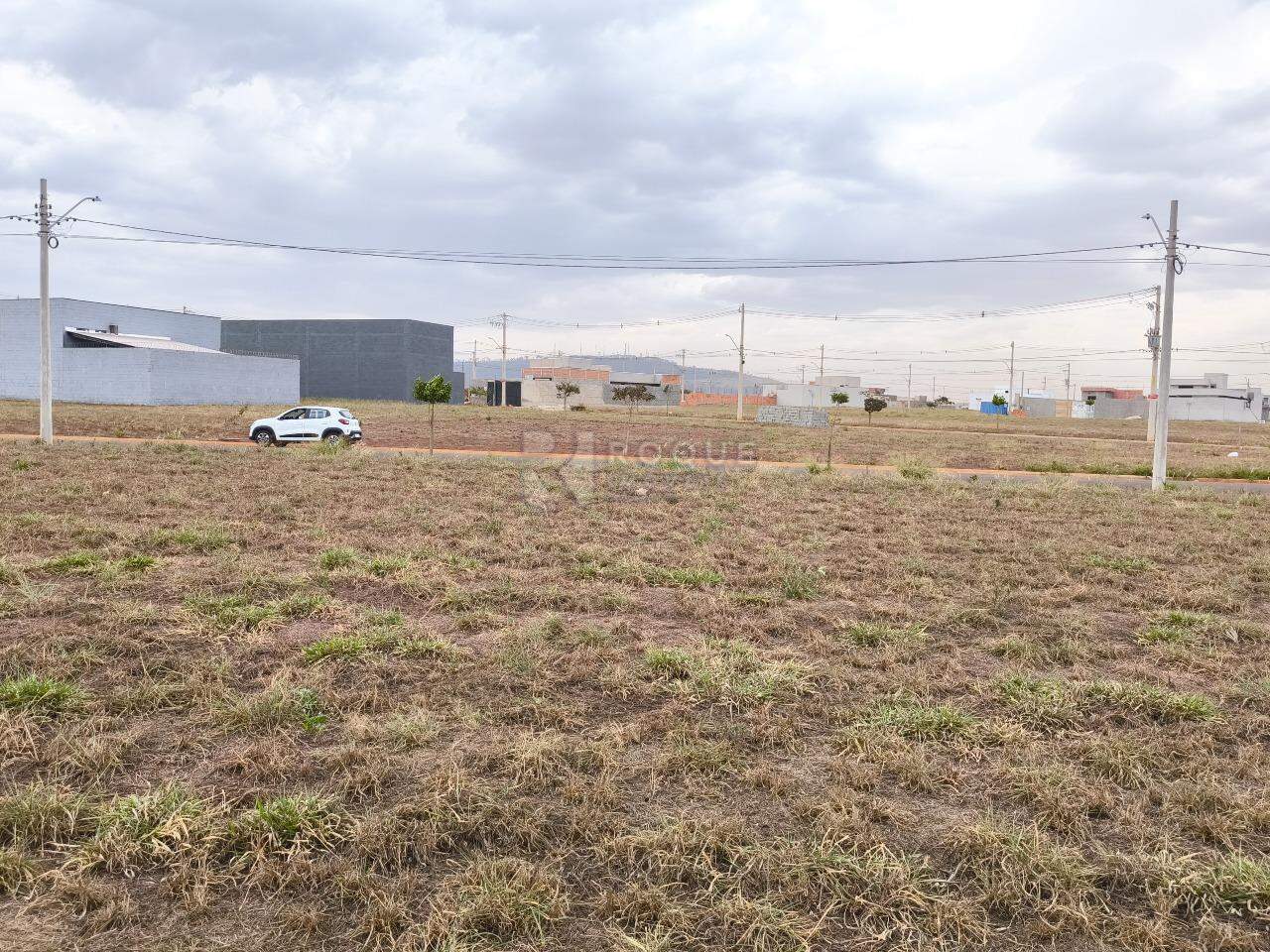 Terreno à venda no bairro Residencial Colinas do Engenho II: 