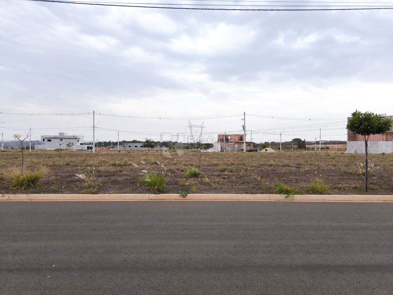 Terreno à venda no bairro Residencial Colinas do Engenho II: FRENTE