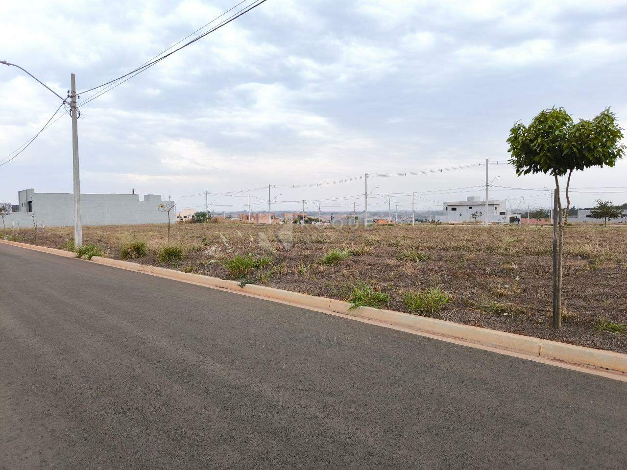 Terreno à venda no bairro Residencial Colinas do Engenho II: 
