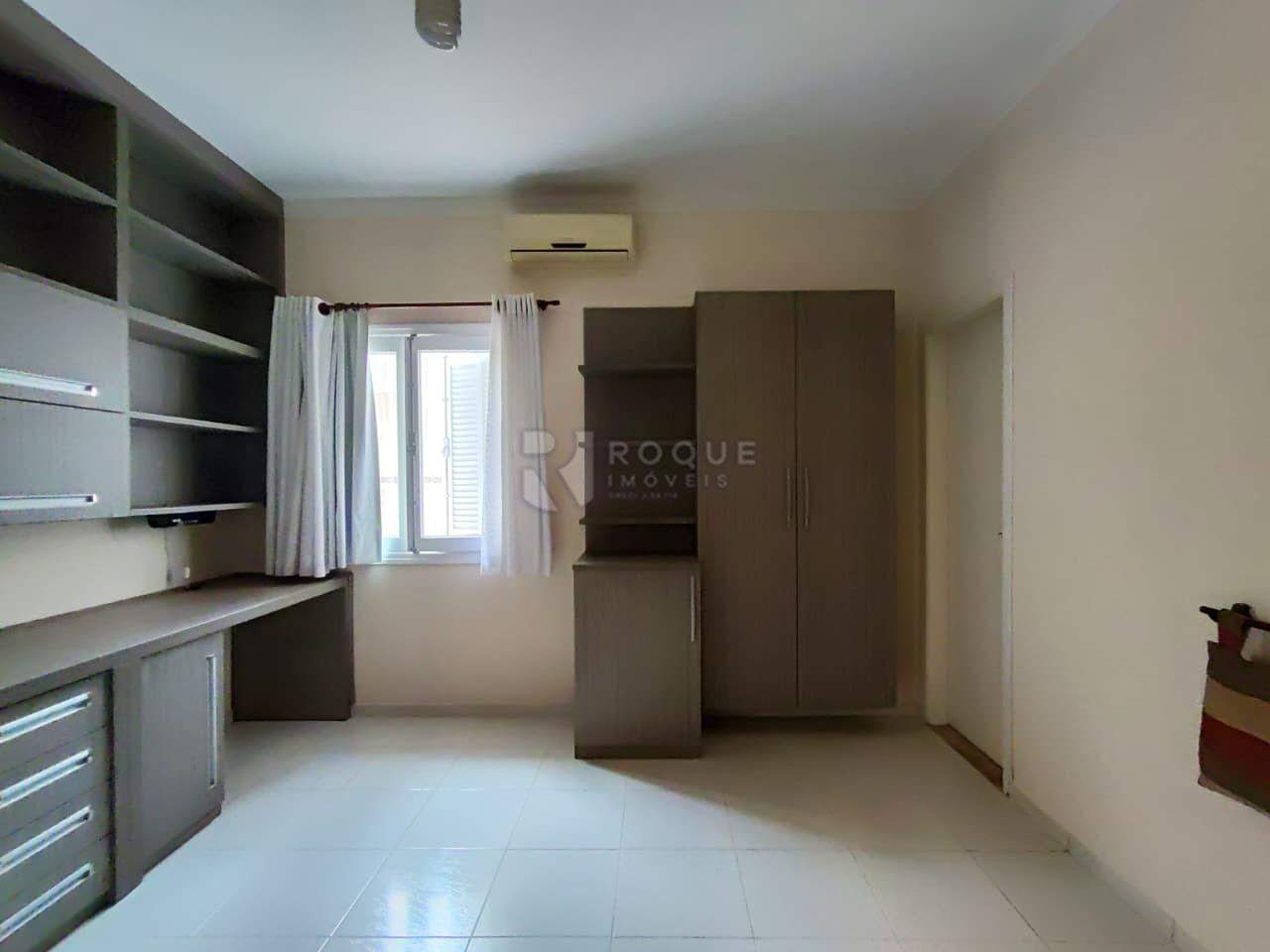 Casa em condomínio para aluguel no bairro Residencial Jardim dos Ipês II: Dormitório 01 suíte 