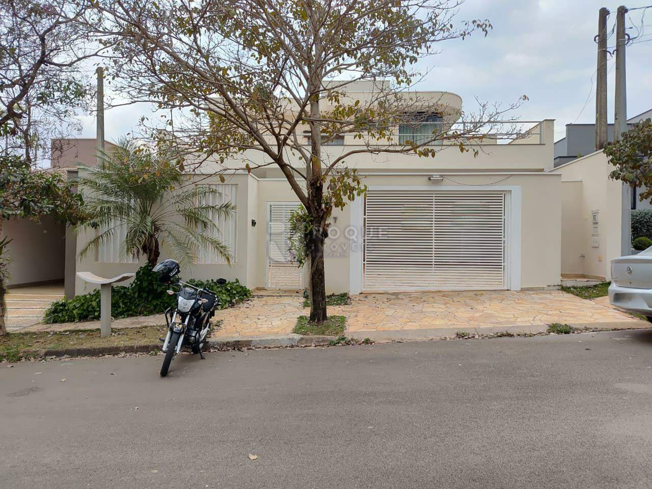 Casa em condomínio para aluguel no bairro Residencial Jardim dos Ipês II: Fachada