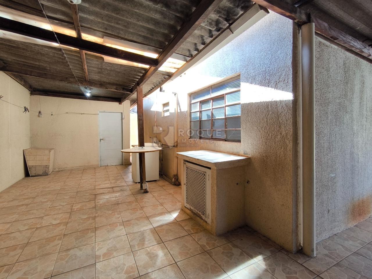 Casa Residencial à venda no bairro Jardim Nova Suiça: ÁREA DE SERVIÇO