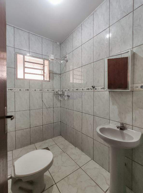 Casa Residencial para aluguel no bairro Jardim Residencial Regina Bastelli: WC social