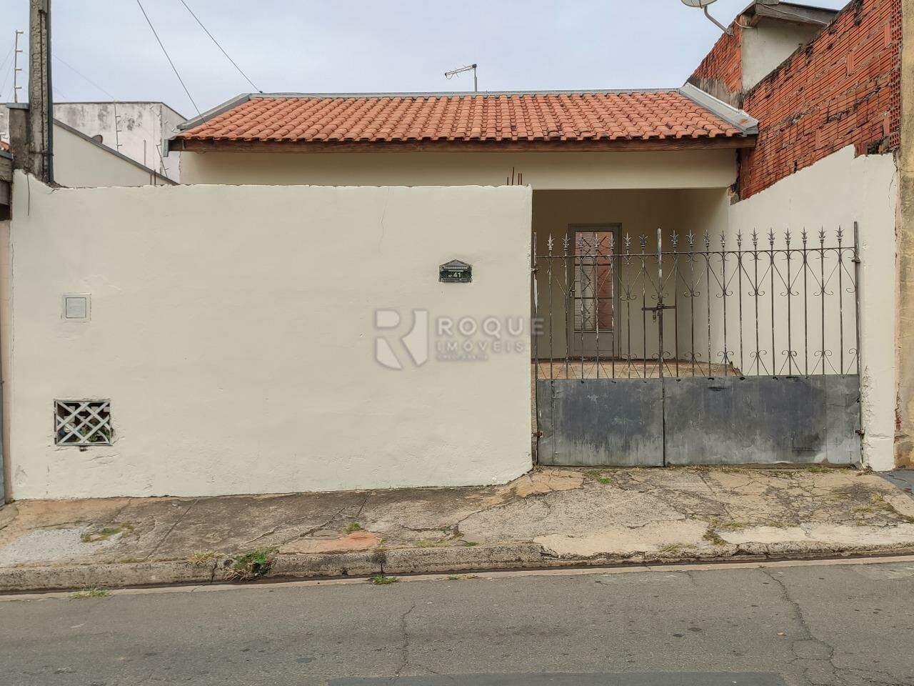 Casa Residencial para aluguel no bairro Jardim Residencial Regina Bastelli: Fachada