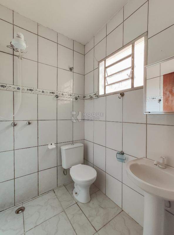 Casa Residencial para aluguel no bairro Jardim Residencial Regina Bastelli: WC suíte