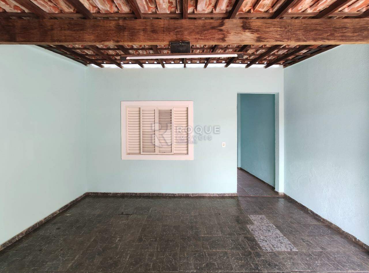 Casa Residencial para aluguel no bairro Jardim Ouro Branco: Garagem 