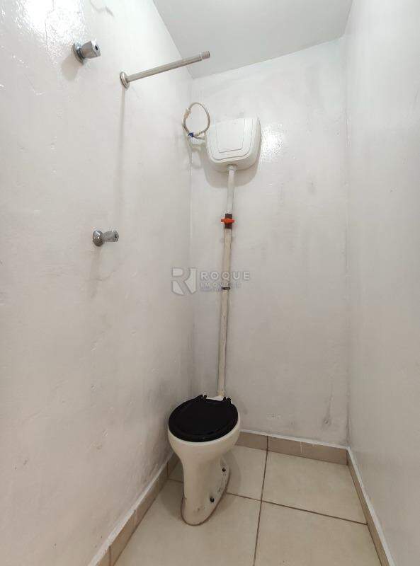 Casa Residencial para aluguel no bairro Jardim Ouro Branco: WC social fundo 