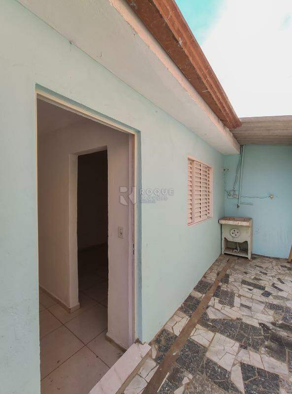 Casa Residencial para aluguel no bairro Jardim Ouro Branco: Acesso fundo 