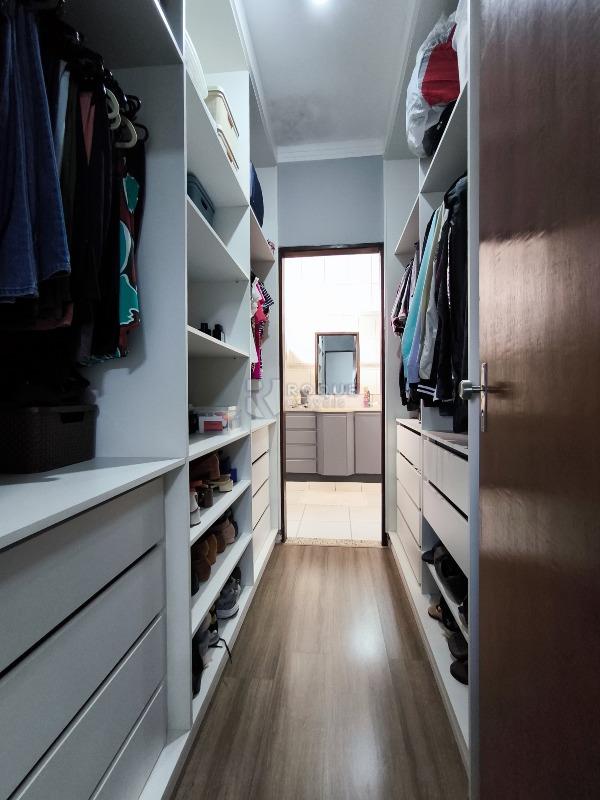 Casa Residencial à venda no bairro Jardim Elisa Fumagalli: CLOSET