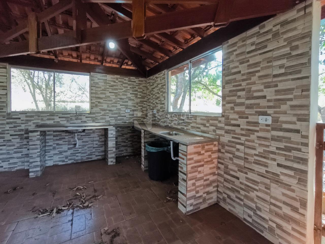 Chácara à venda no bairro Bairro do Pinhal: COZINHA EXTERNA