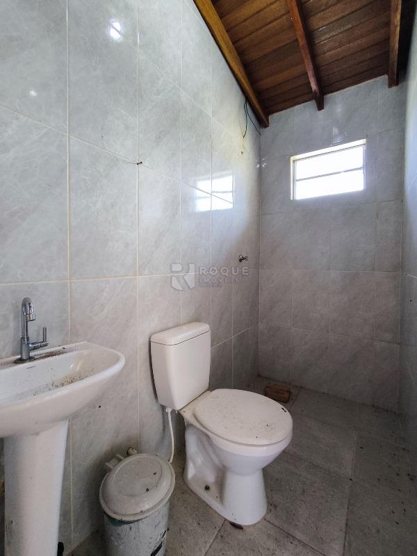 Chácara à venda no bairro Bairro do Pinhal: BANHEIRO SOCIAL EXTERNO