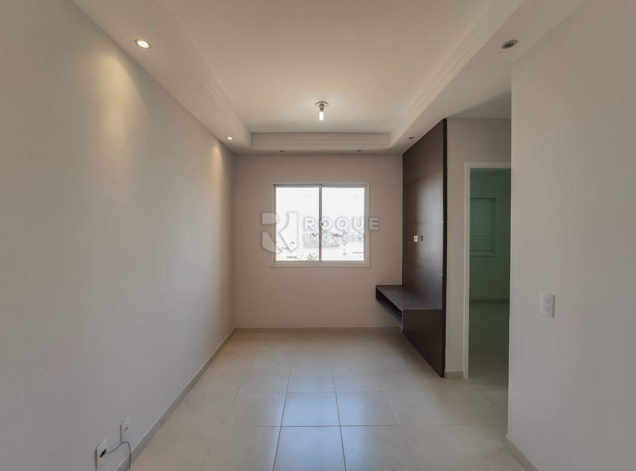 Apartamento para aluguel no bairro Vila Queiroz: Sala 