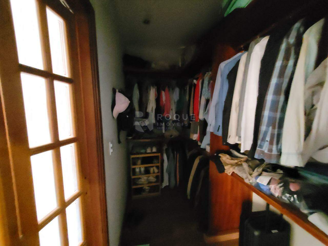 Casa em condomínio à venda no bairro Portal das Rosas: CLOSET SUÍTE 2