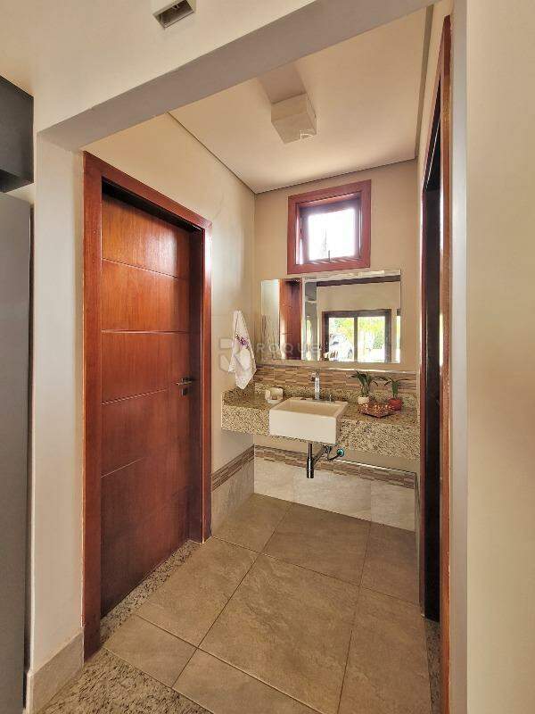 Casa em condomínio à venda no bairro Portal das Rosas: LAVABO