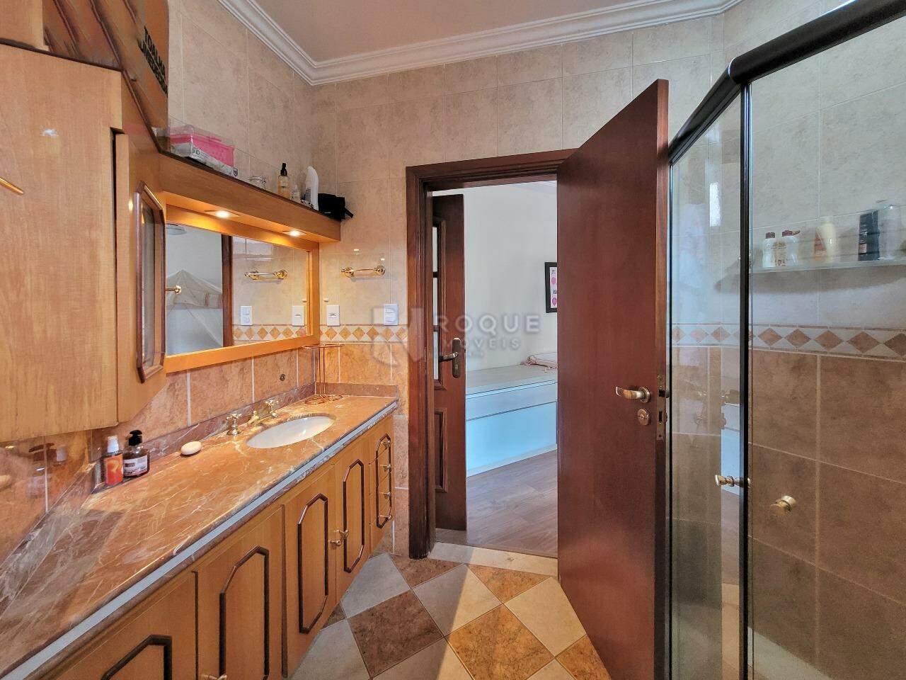 Casa em condomínio à venda no bairro Portal das Rosas: BANHEIRO SUÍTE 1