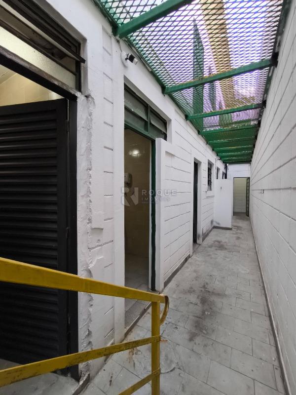 Barracão/Galpão à venda no bairro Jardim Glória: CORREDOR INTERNO