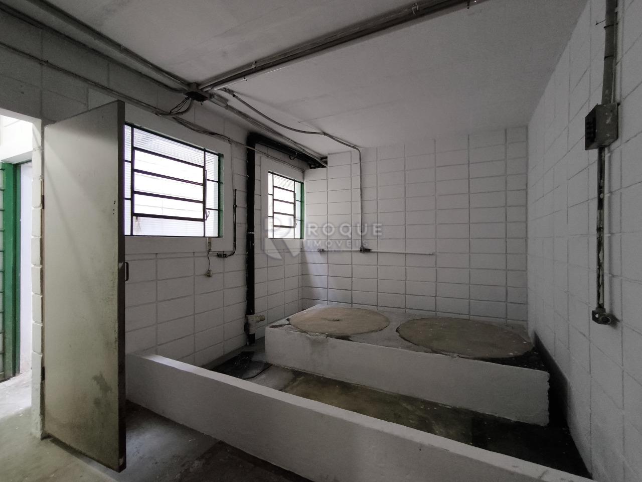 Barracão/Galpão à venda no bairro Jardim Glória: LABORATÓRIO