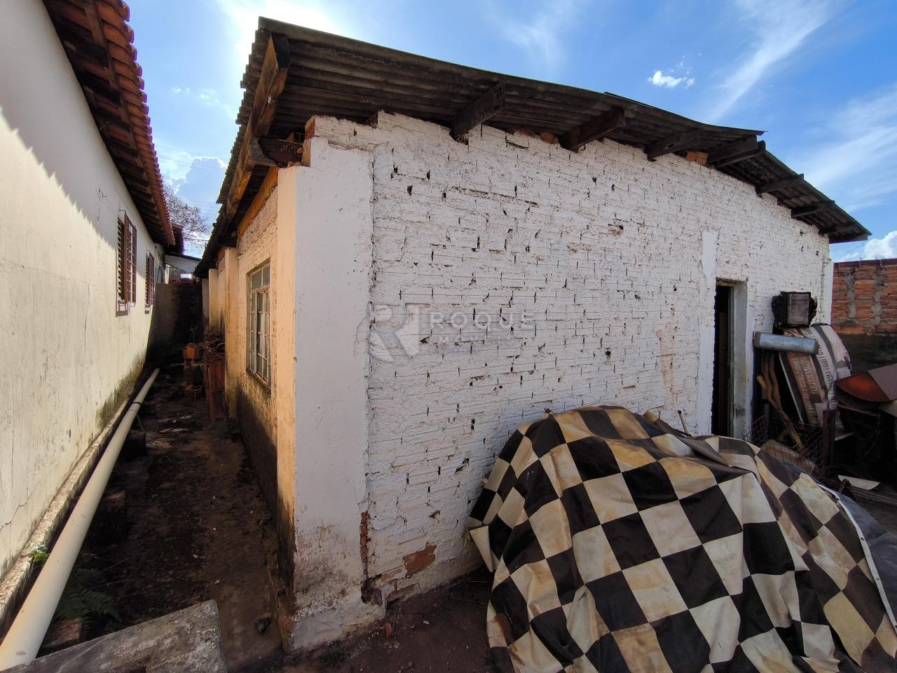 Barracão/Galpão à venda no bairro Vila São Roque: FUNDOS
