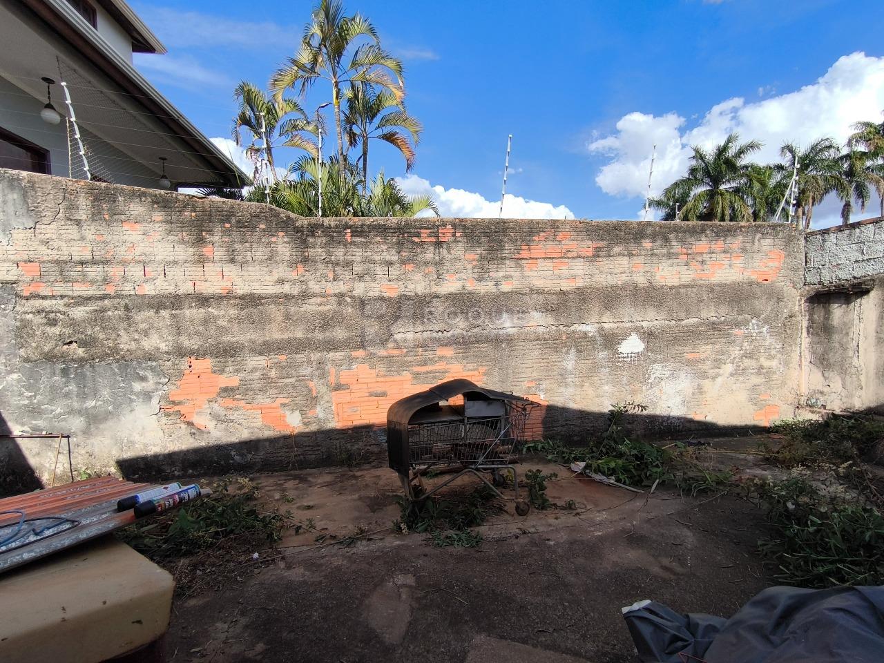 Barracão/Galpão à venda no bairro Vila São Roque: QUINTAL