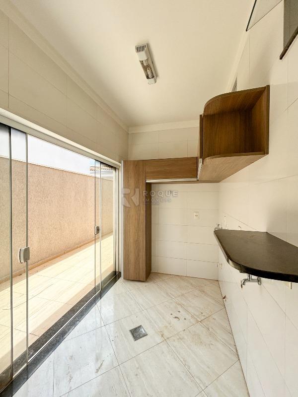 Casa em condomínio para aluguel no bairro Parque Residencial Roland: Área de serviço 