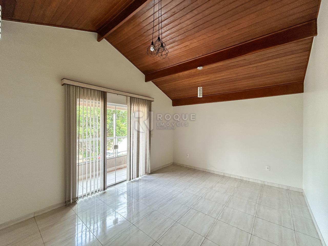 Casa em condomínio para aluguel no bairro Parque Residencial Roland: Sala de TV 