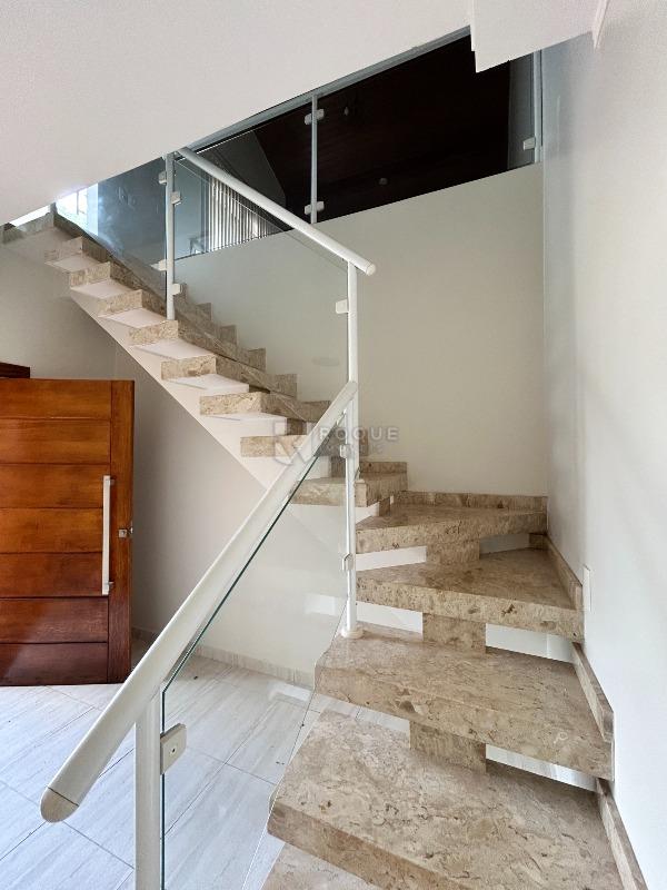 Casa em condomínio para aluguel no bairro Parque Residencial Roland: Acesso sala de TV 