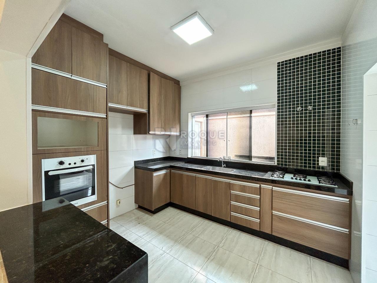 Casa em condomínio para aluguel no bairro Parque Residencial Roland: Cozinha 