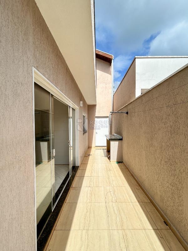 Casa em condomínio para aluguel no bairro Parque Residencial Roland: Corredor 