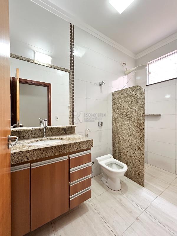 Casa em condomínio para aluguel no bairro Parque Residencial Roland: WC suíte 