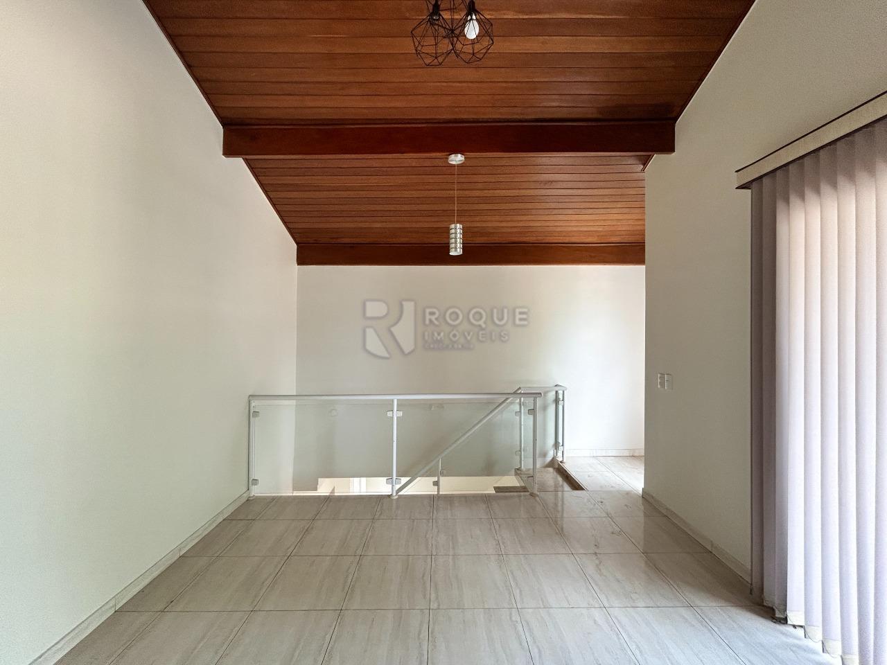 Casa em condomínio para aluguel no bairro Parque Residencial Roland: Sala de TV 