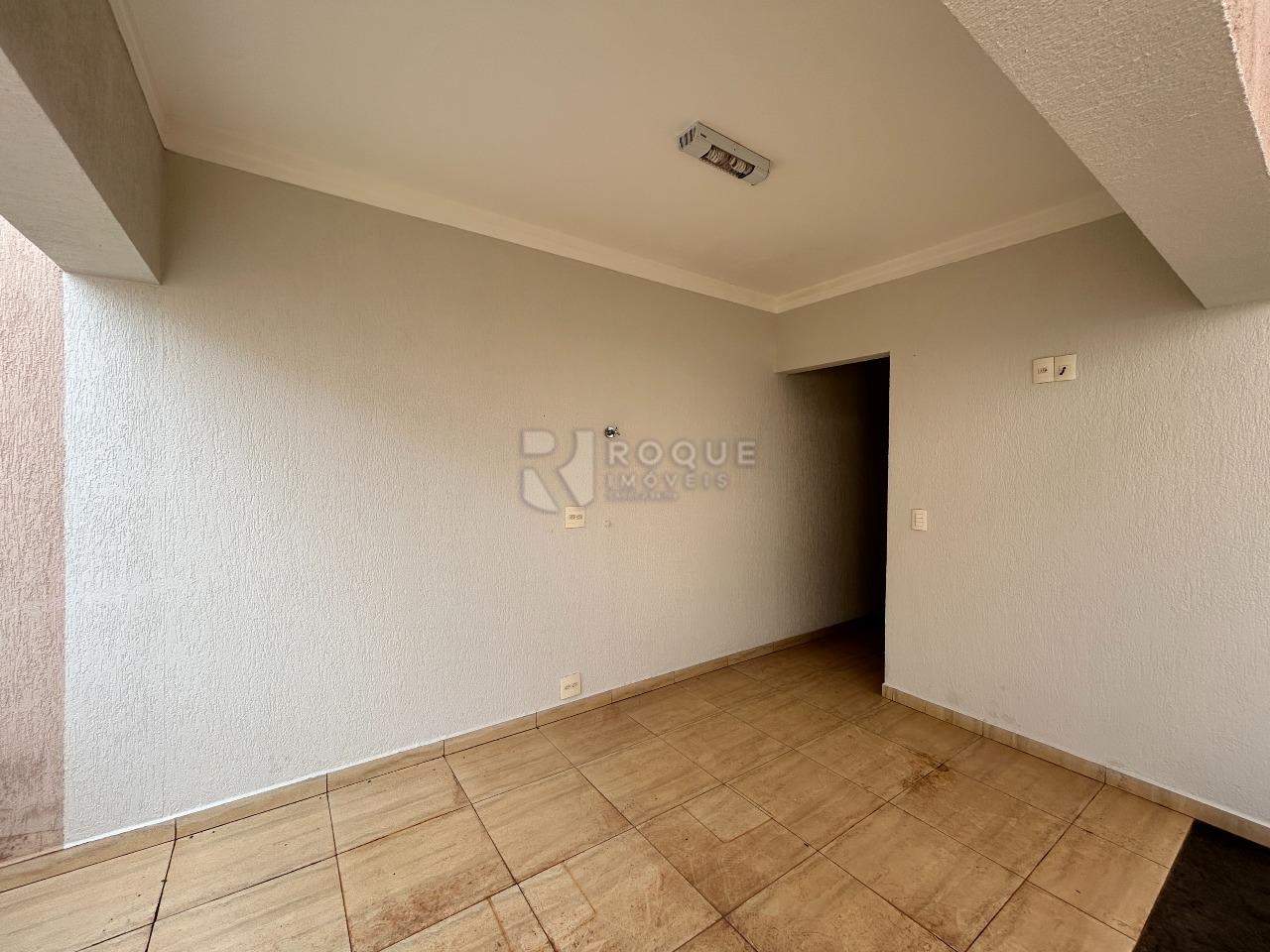 Casa em condomínio para aluguel no bairro Parque Residencial Roland: Fundo 