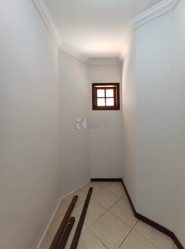 Casa Residencial para aluguel no bairro Vila Agostinho Francisco de Assis: Closet suíte 