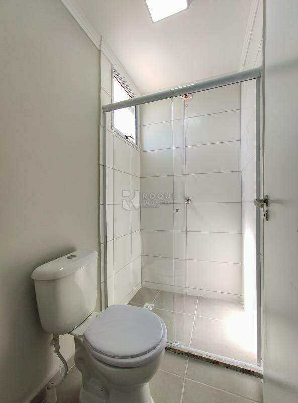 Apartamento para aluguel no bairro Vale das Esmeraldas: WC suíte 
