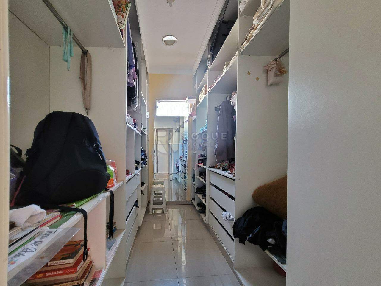 Casa Residencial à venda no bairro Vila Castelar: CLOSET