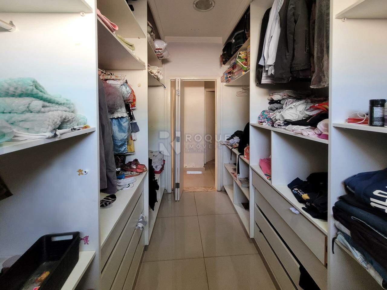 Casa Residencial à venda no bairro Vila Castelar: CLOSET