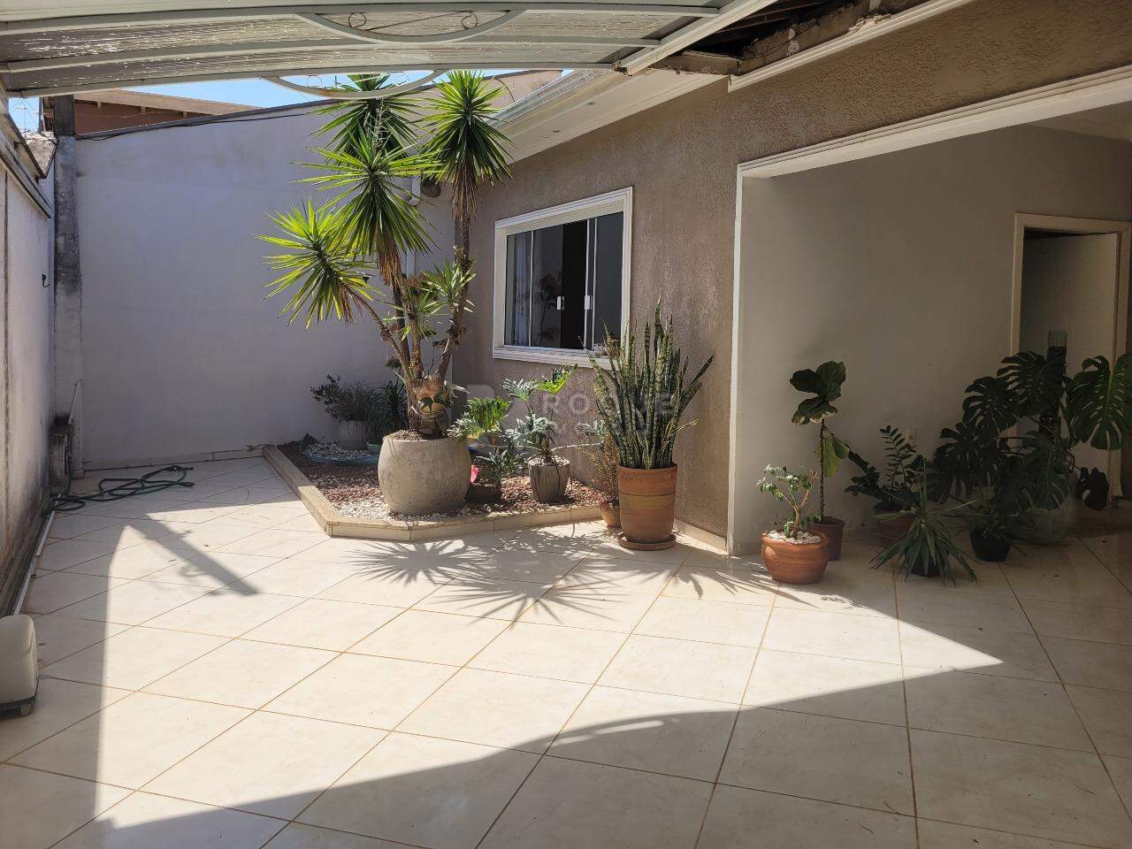 Casa Residencial à venda no bairro Vila Castelar: JARDIM