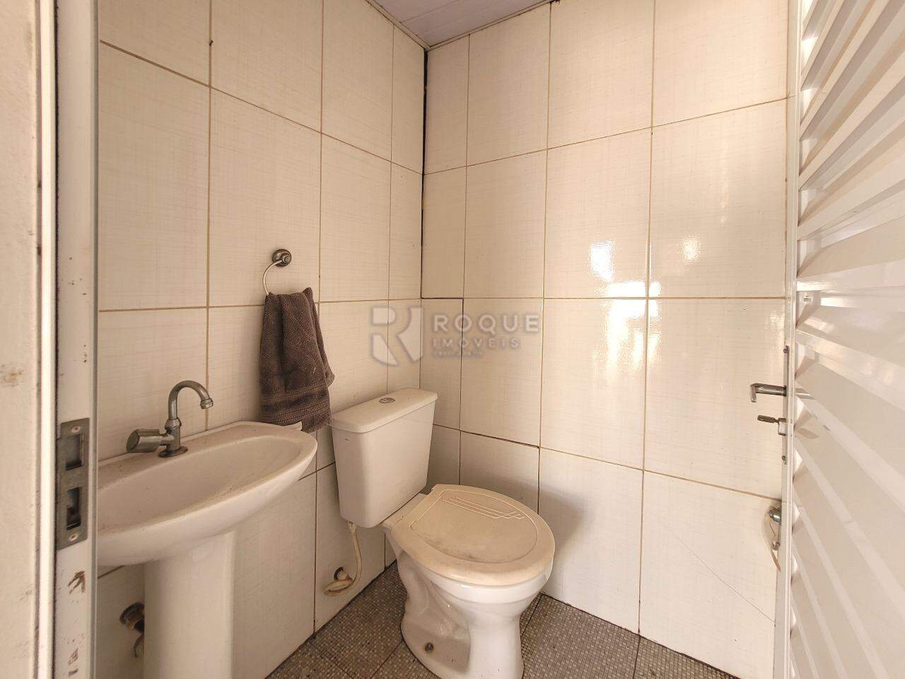 Casa Residencial à venda no bairro Vila Castelar: BANHEIRO SOCIAL EXTERNO