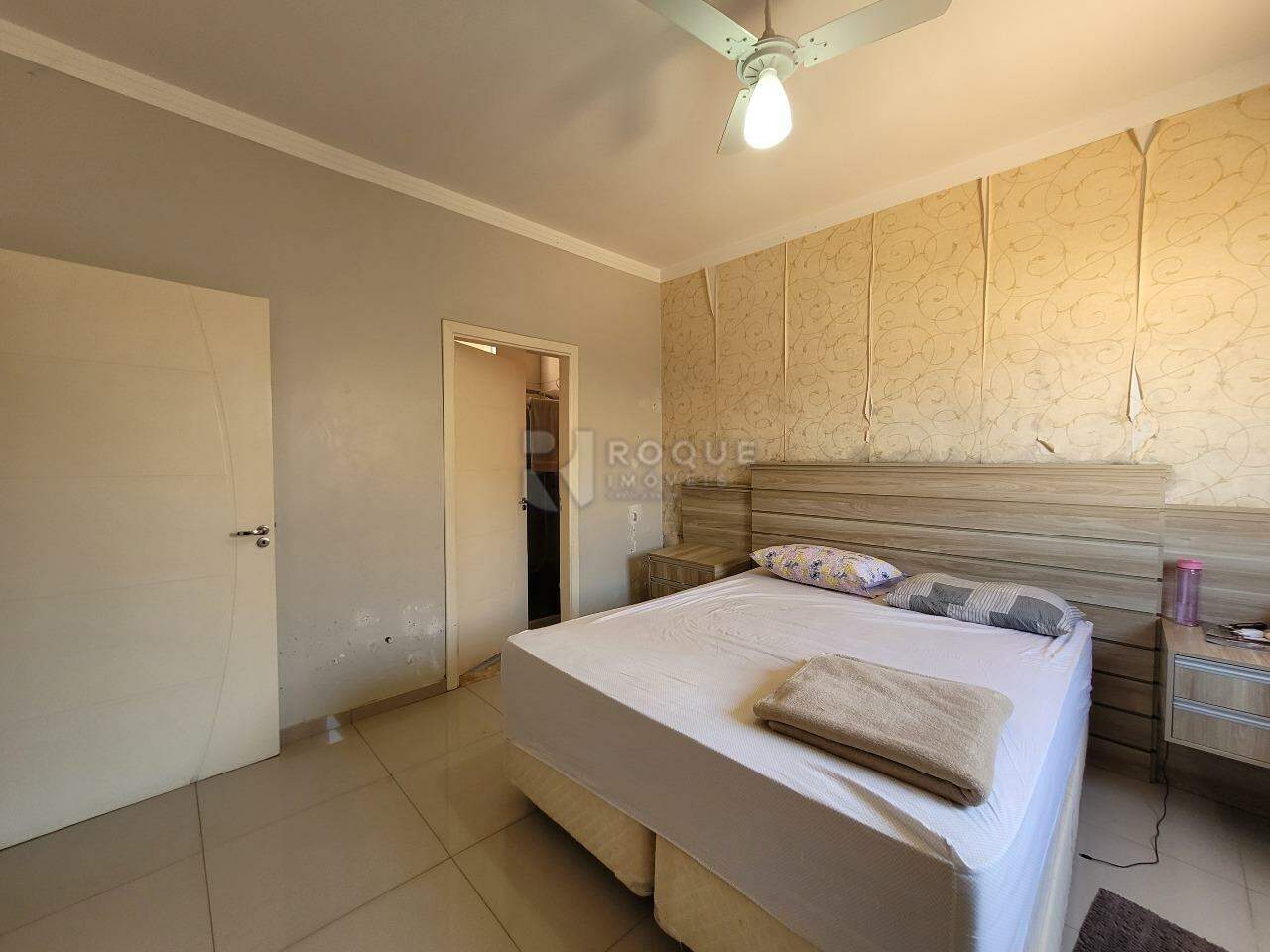 Casa Residencial à venda no bairro Vila Castelar: SUÍTE