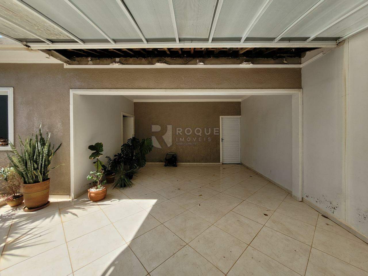 Casa Residencial à venda no bairro Vila Castelar: GARAGEM