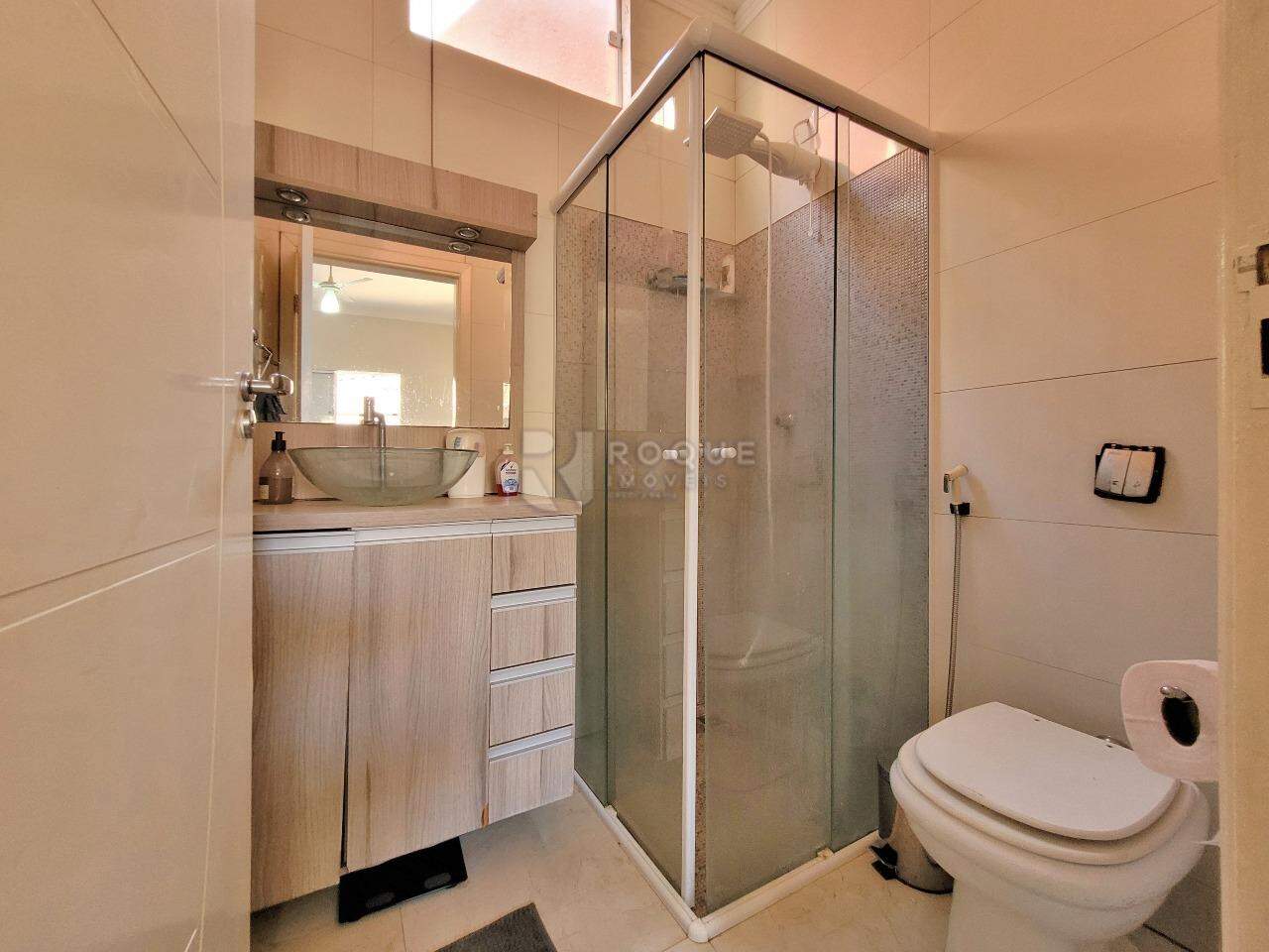 Casa Residencial à venda no bairro Vila Castelar: BANHEIRO SUÍTE