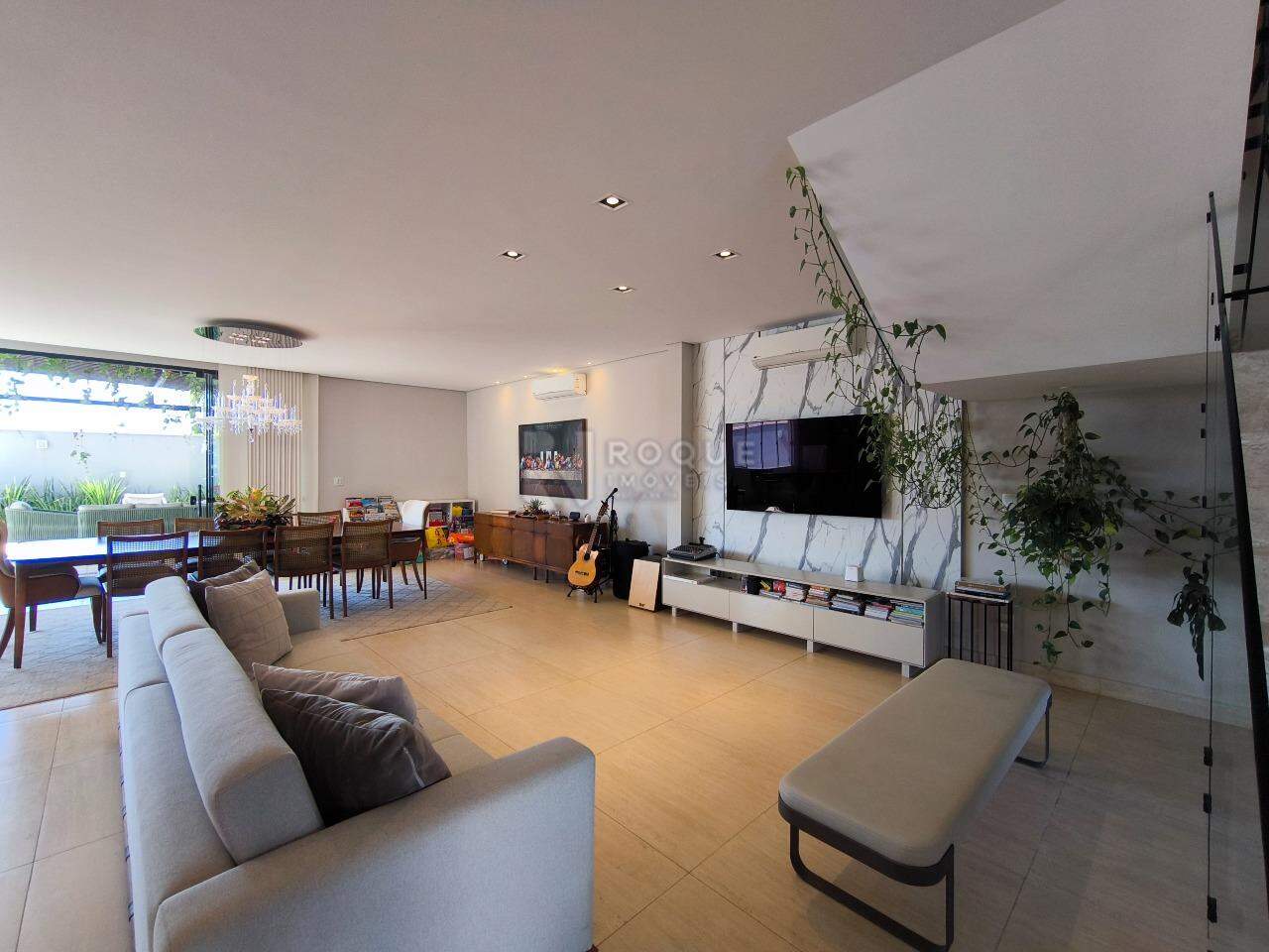Casa em condomínio à venda no bairro Jardim Residencial Monsenhor Rossi: SALA DE TV