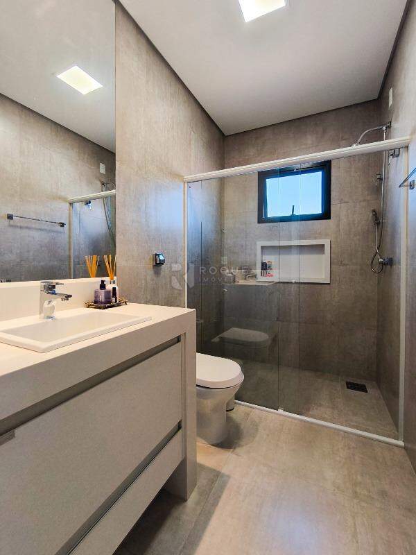 Casa em condomínio à venda no bairro Jardim Residencial Monsenhor Rossi: WC SUÍTE 1