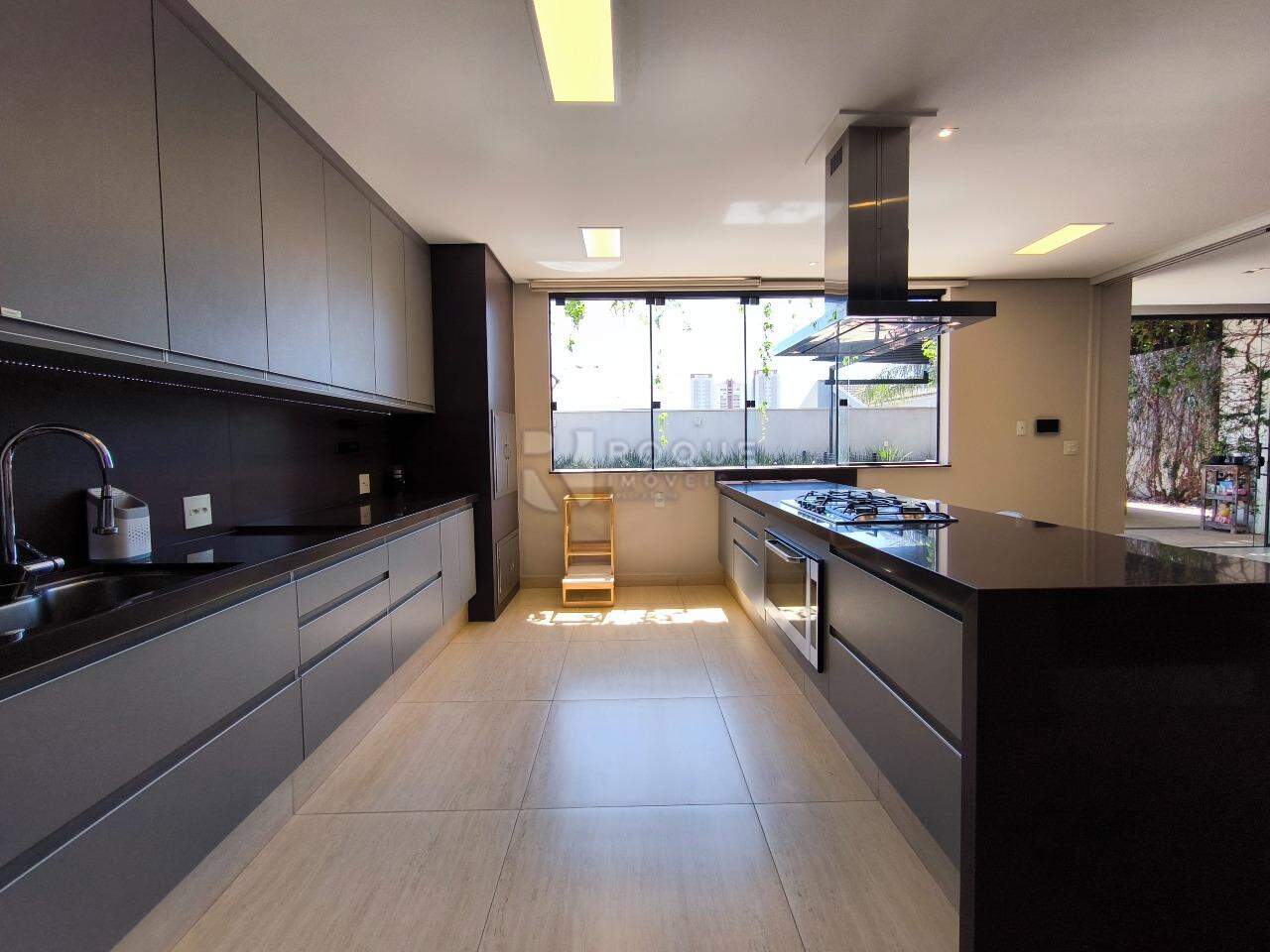 Casa em condomínio à venda no bairro Jardim Residencial Monsenhor Rossi: COZINHA