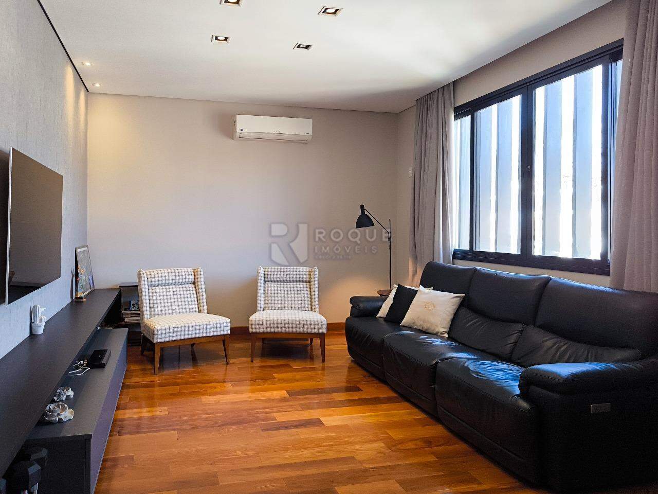 Casa em condomínio à venda no bairro Jardim Residencial Monsenhor Rossi: SALA DE TV