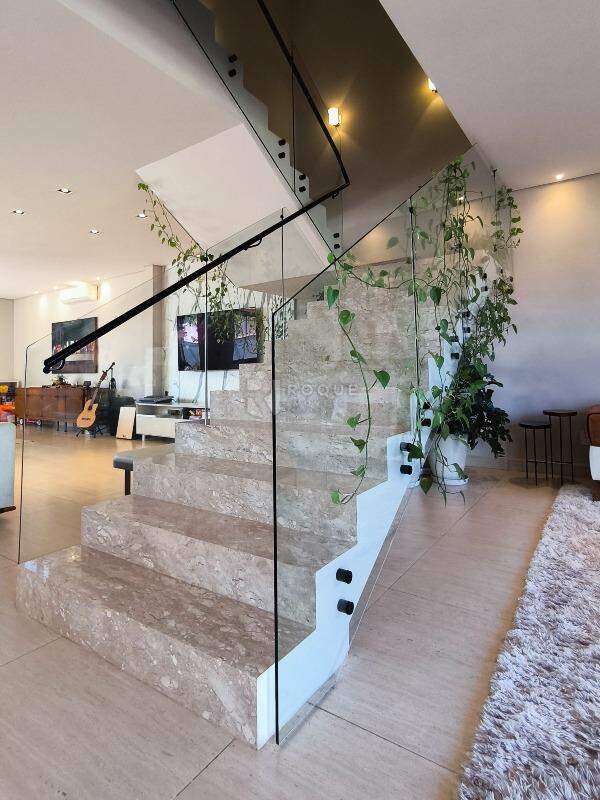 Casa em condomínio à venda no bairro Jardim Residencial Monsenhor Rossi: ACESSO PISO SUPERIOR