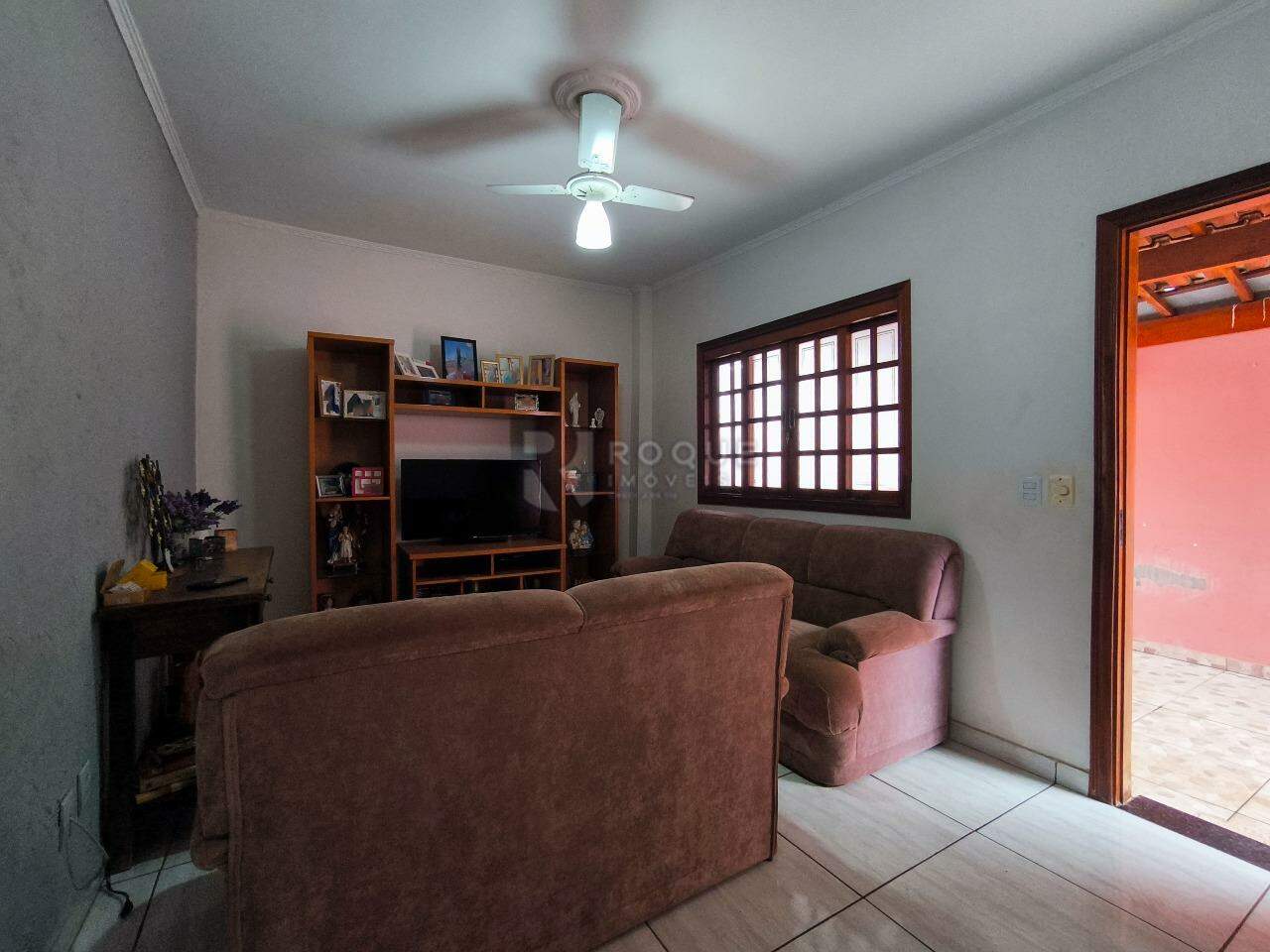 Casa com salão à venda no bairro Jardim São Paulo: SALA DE ESTAR